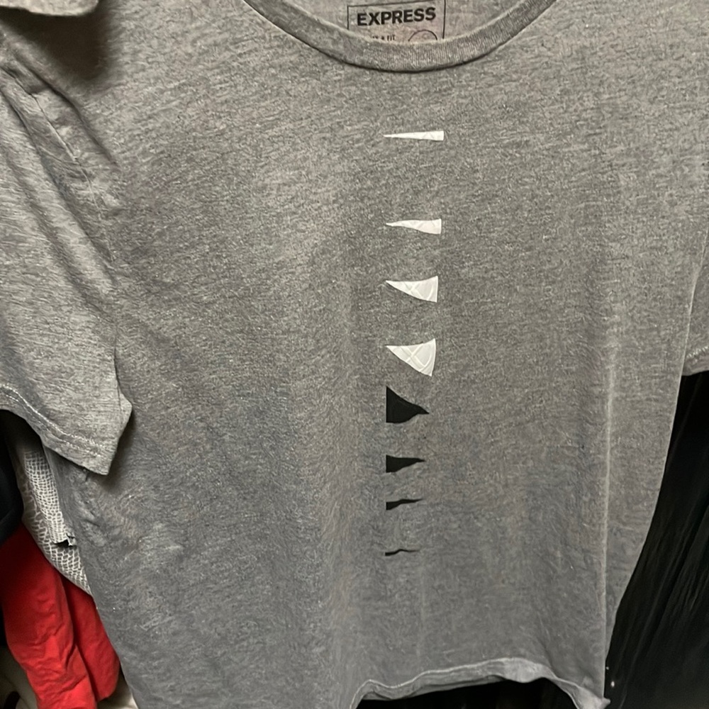 Gray tshirt